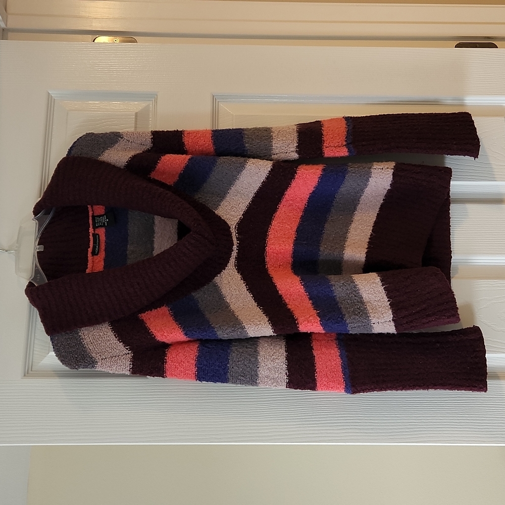 VICTORIA SECRETS SWEATER